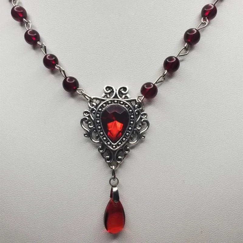 ROYAL LOVE NECKLACE