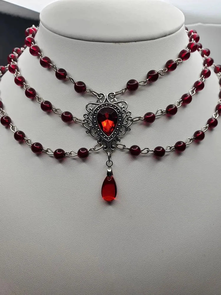 ROYAL LOVE NECKLACE