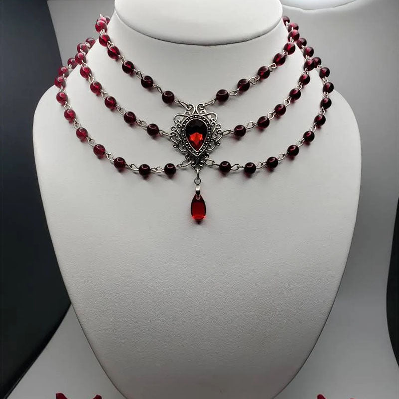 ROYAL LOVE NECKLACE