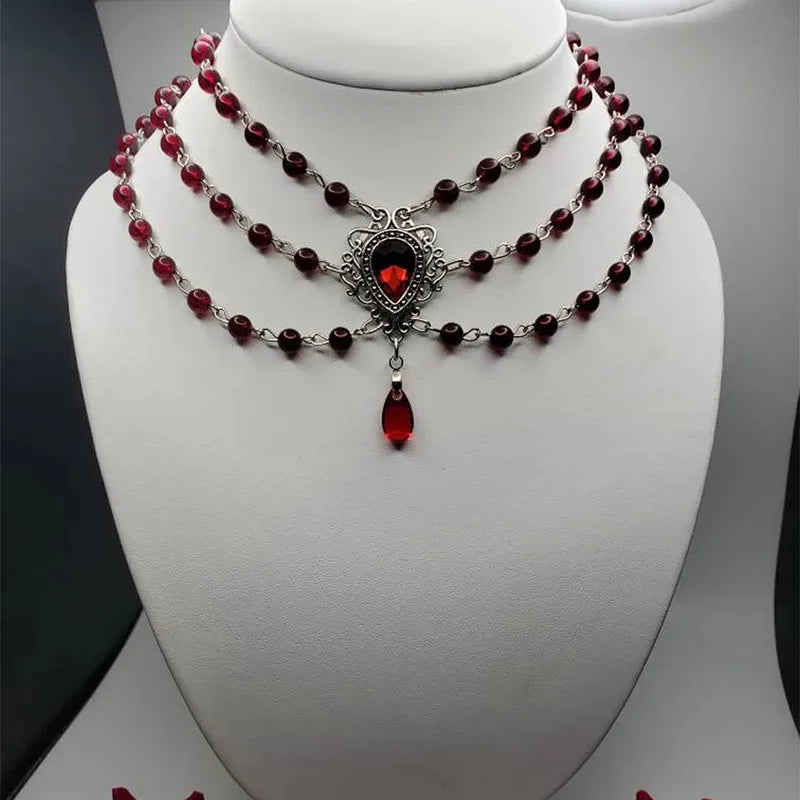 ROYAL LOVE NECKLACE